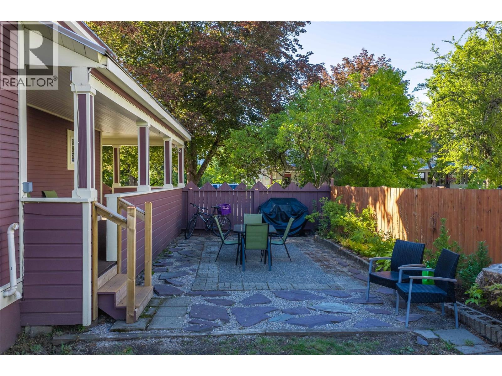408 & 410 Mackenzie Avenue - 9