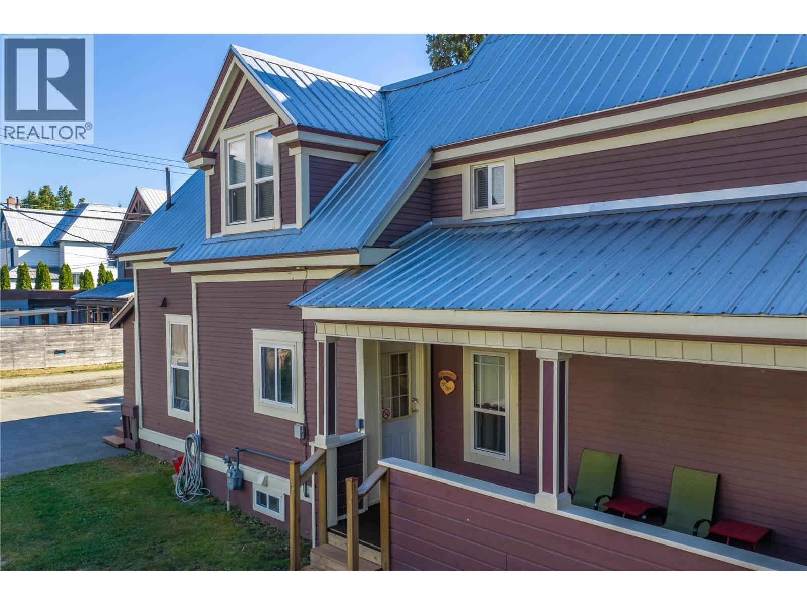 408 & 410 Mackenzie Avenue - 6