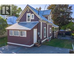 Full bathroom - 408 & 410 Mackenzie Avenue, Revelstoke, BC V0E2S0 Photo 10