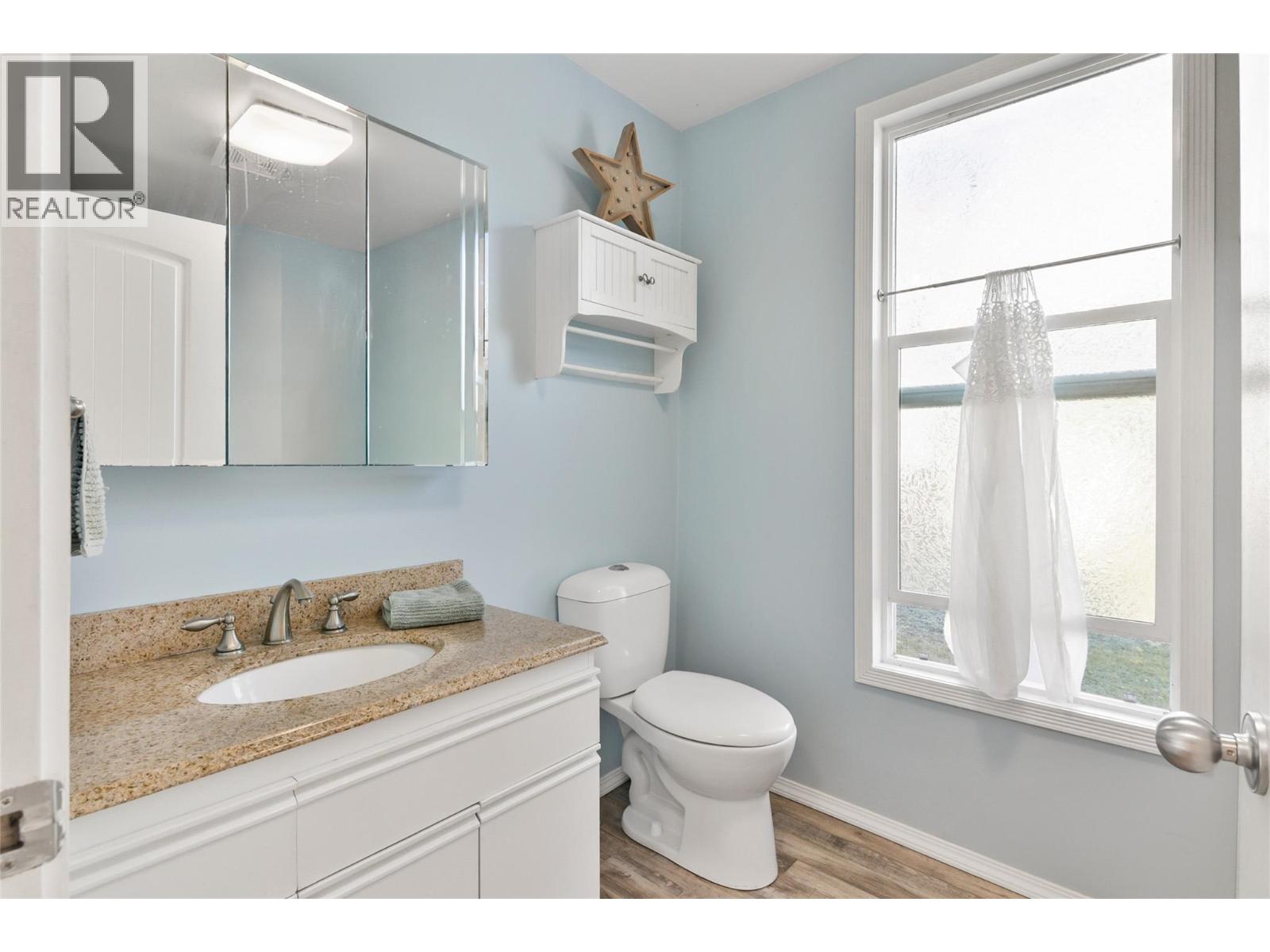 408 & 410 Mackenzie Avenue - 28