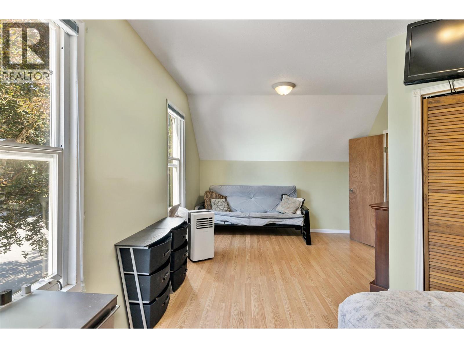 408 & 410 Mackenzie Avenue - Image 35
