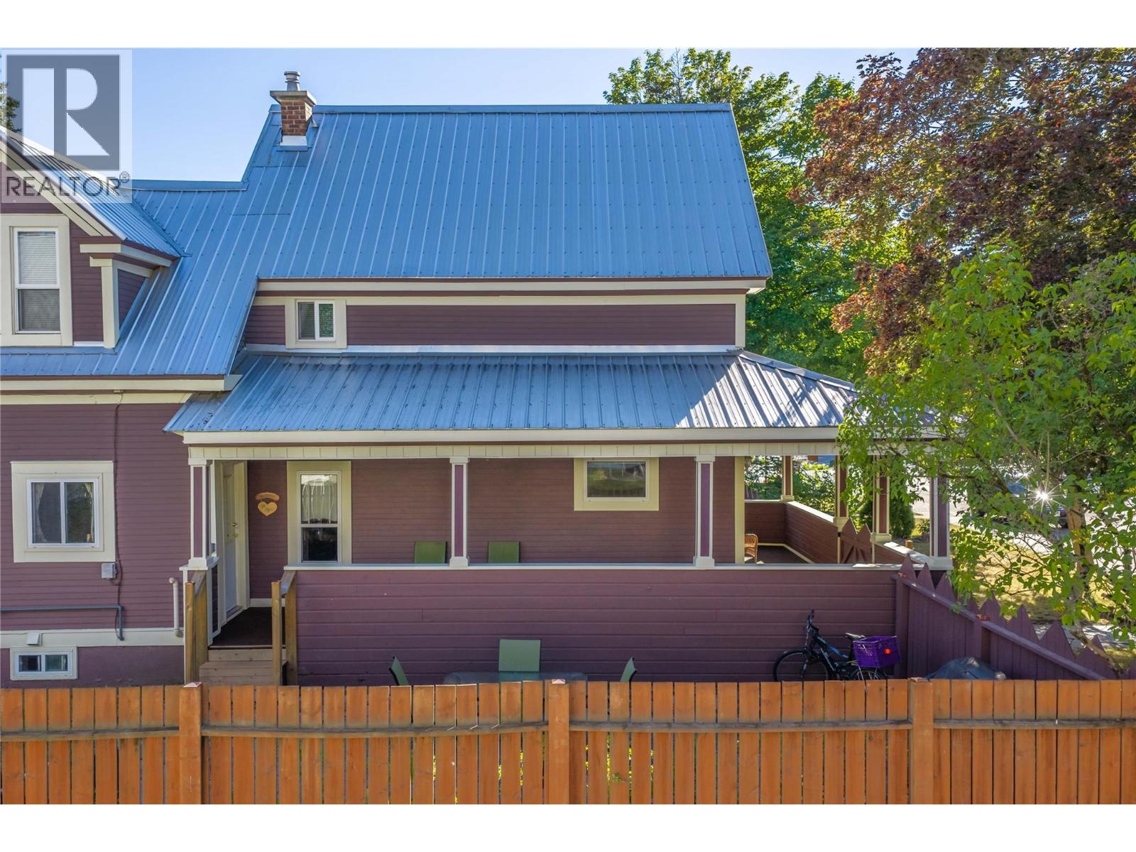 408 & 410 Mackenzie Avenue - 7