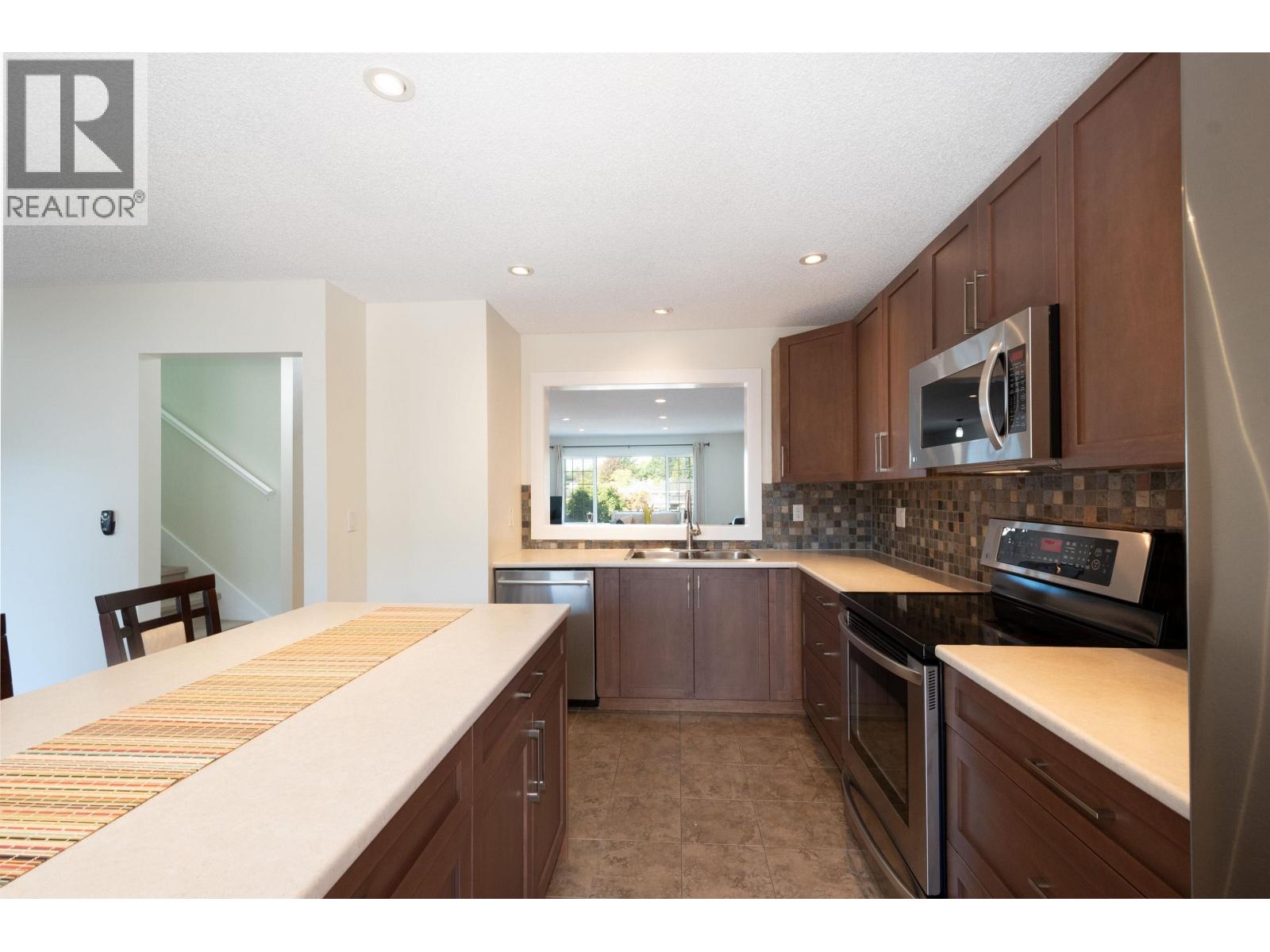 138 1140 CASTLE CRESCENT, Port Coquitlam