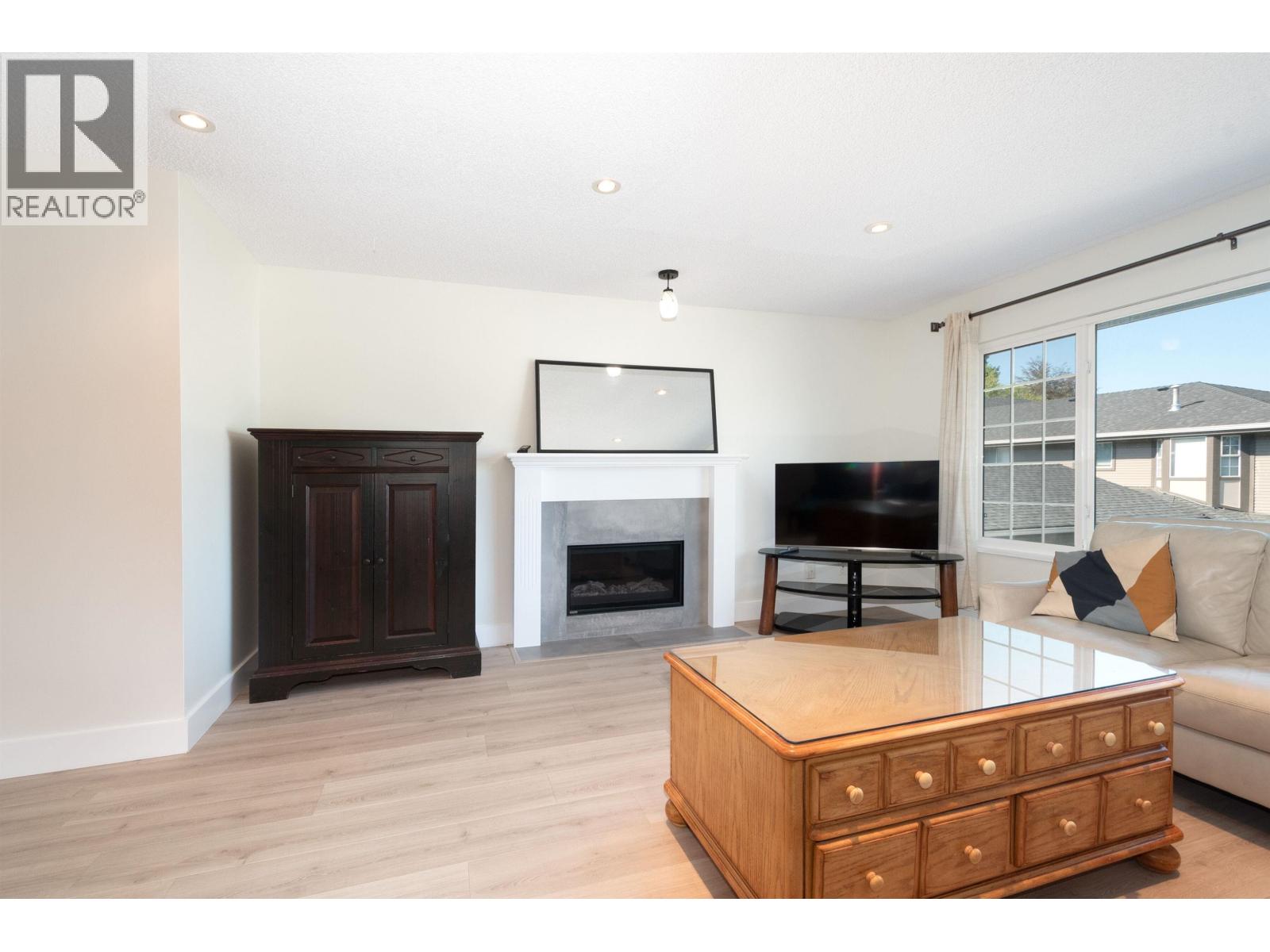 138 1140 CASTLE CRESCENT, Port Coquitlam
