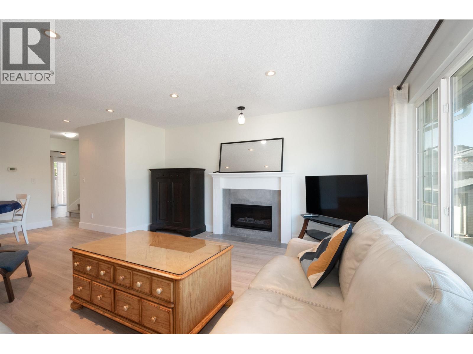 138 1140 CASTLE CRESCENT, Port Coquitlam