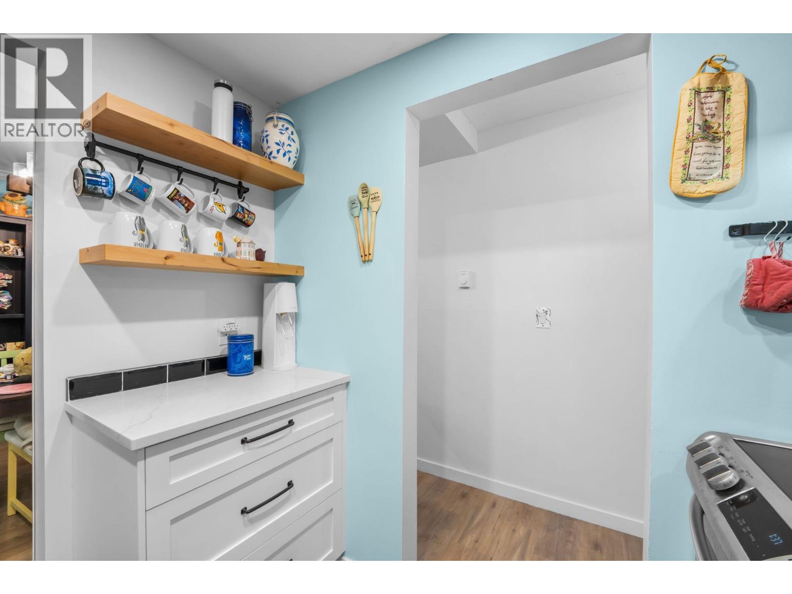 #105 225 MOWAT Street, New Westminster, British Columbia, V3M4B1, New Westminster, British Columbia — photo 4 of 5