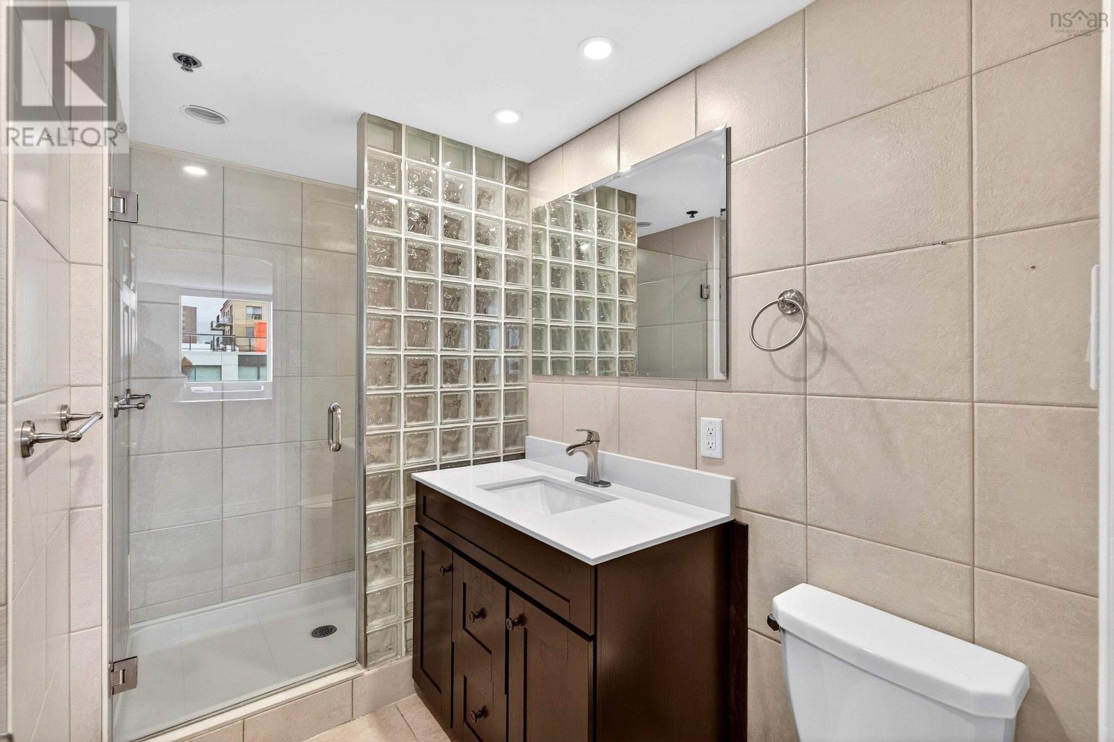 Property 20 of 47 of 1101 1465 Brenton Street