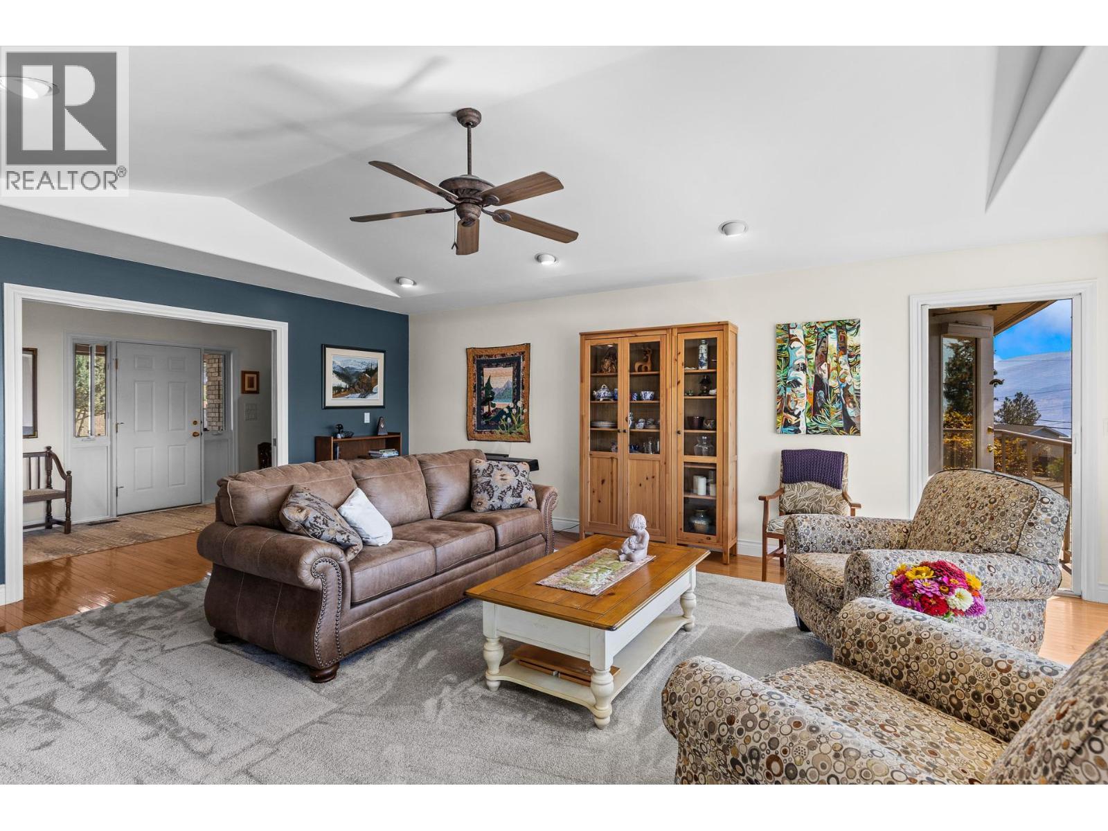 5990 Victoria Street - 7