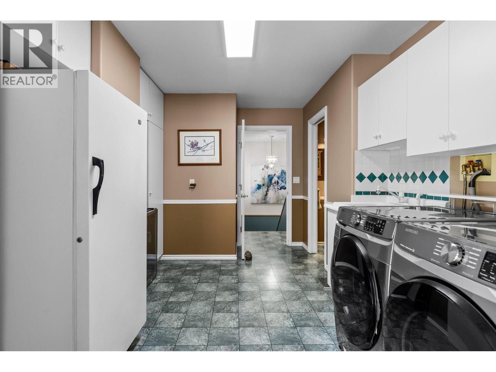 5990 Victoria Street, Peachland