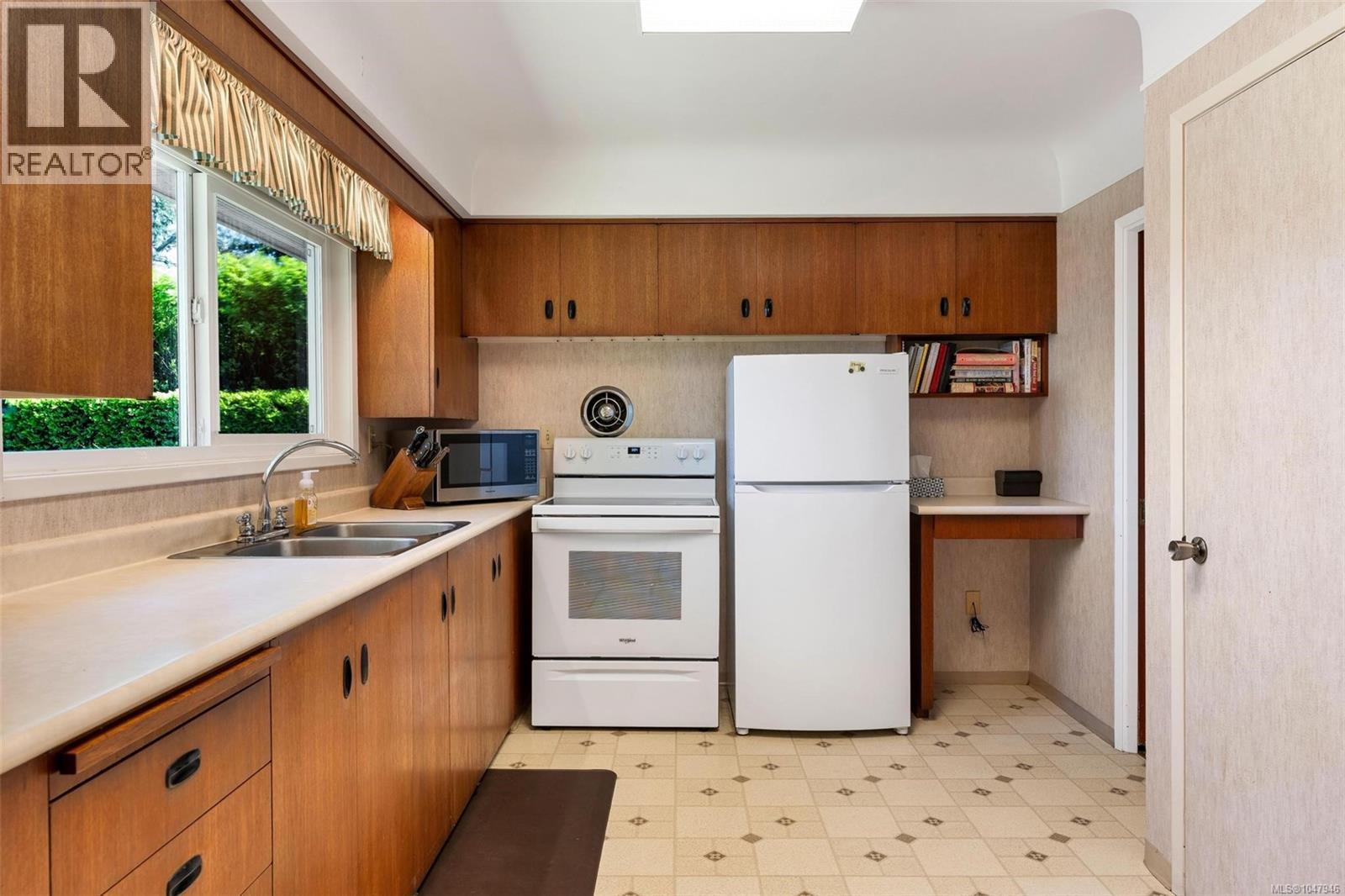  3973 Livingstone Avenue South, Saanich