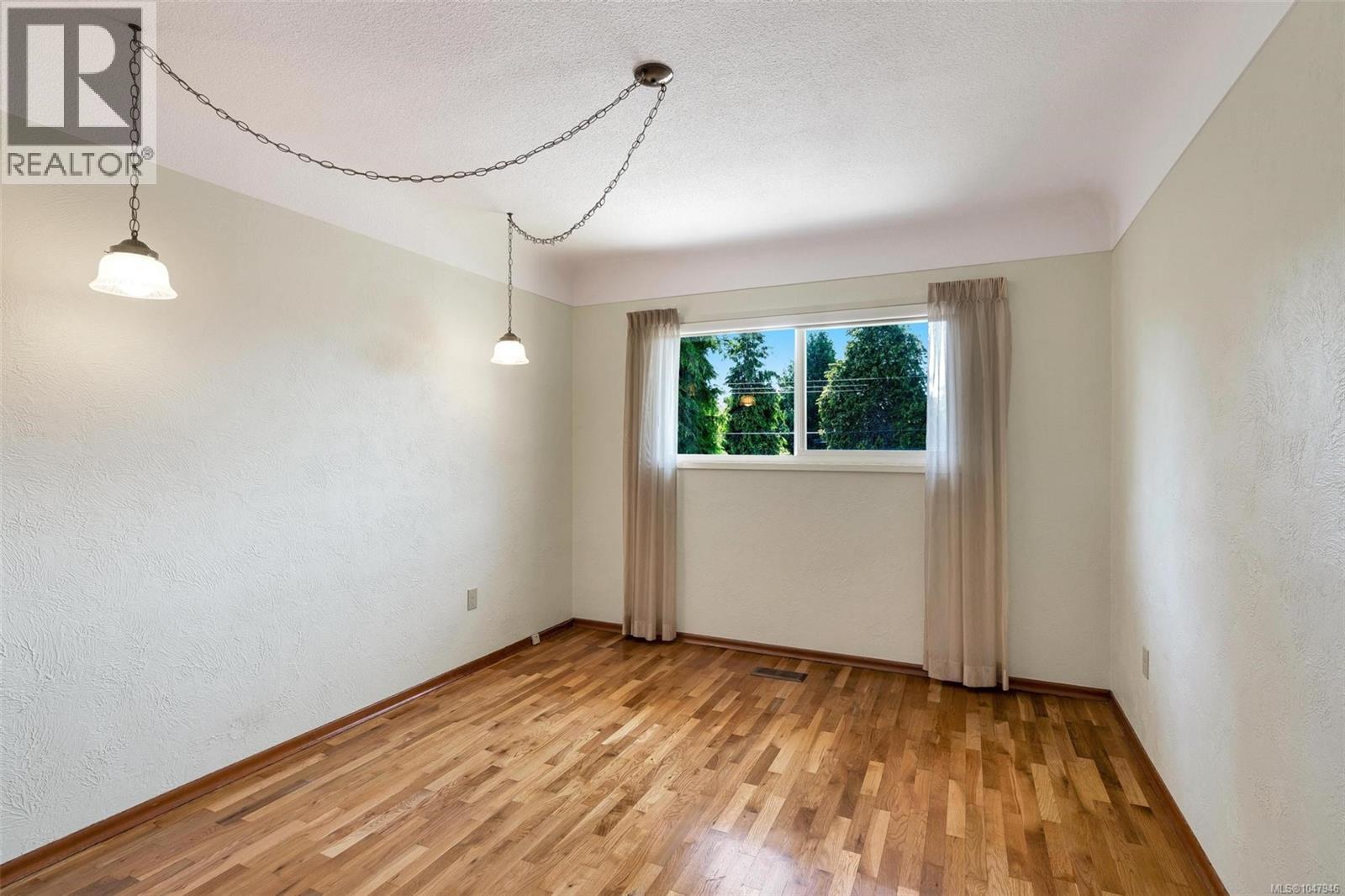  3973 Livingstone Avenue South, Saanich