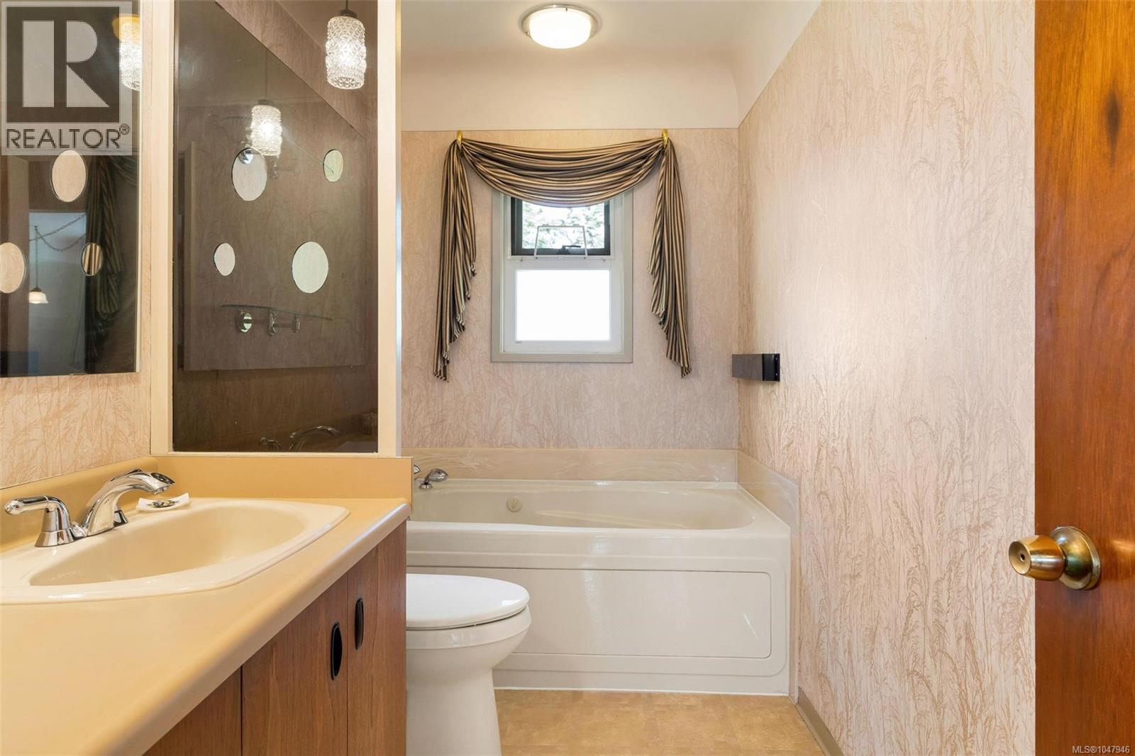 3973 Livingstone Avenue South, Saanich