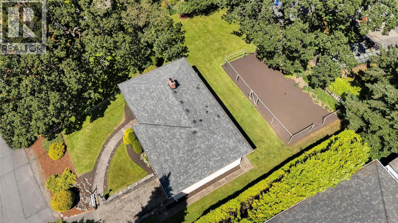  3973 Livingstone Avenue South, Saanich