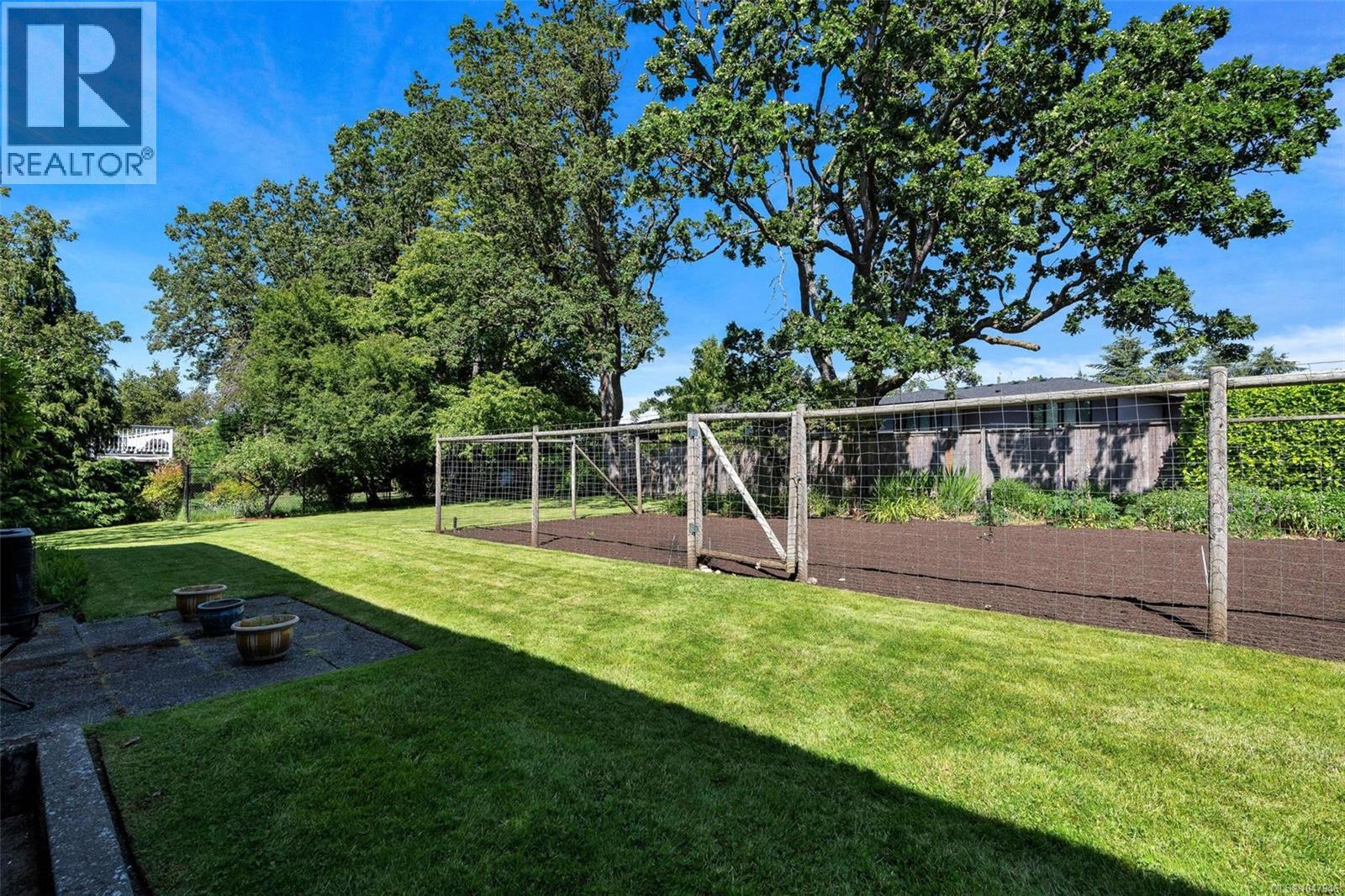  3973 Livingstone Avenue South, Saanich