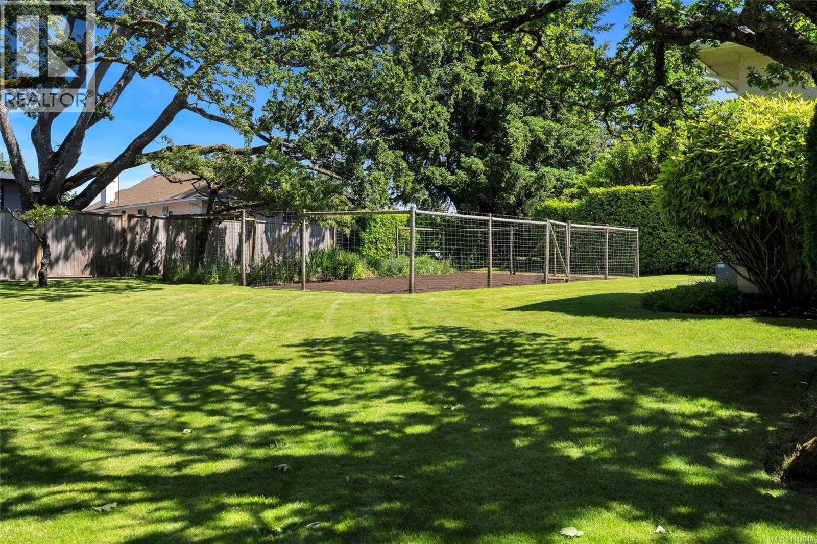  3973 Livingstone Avenue South, Saanich