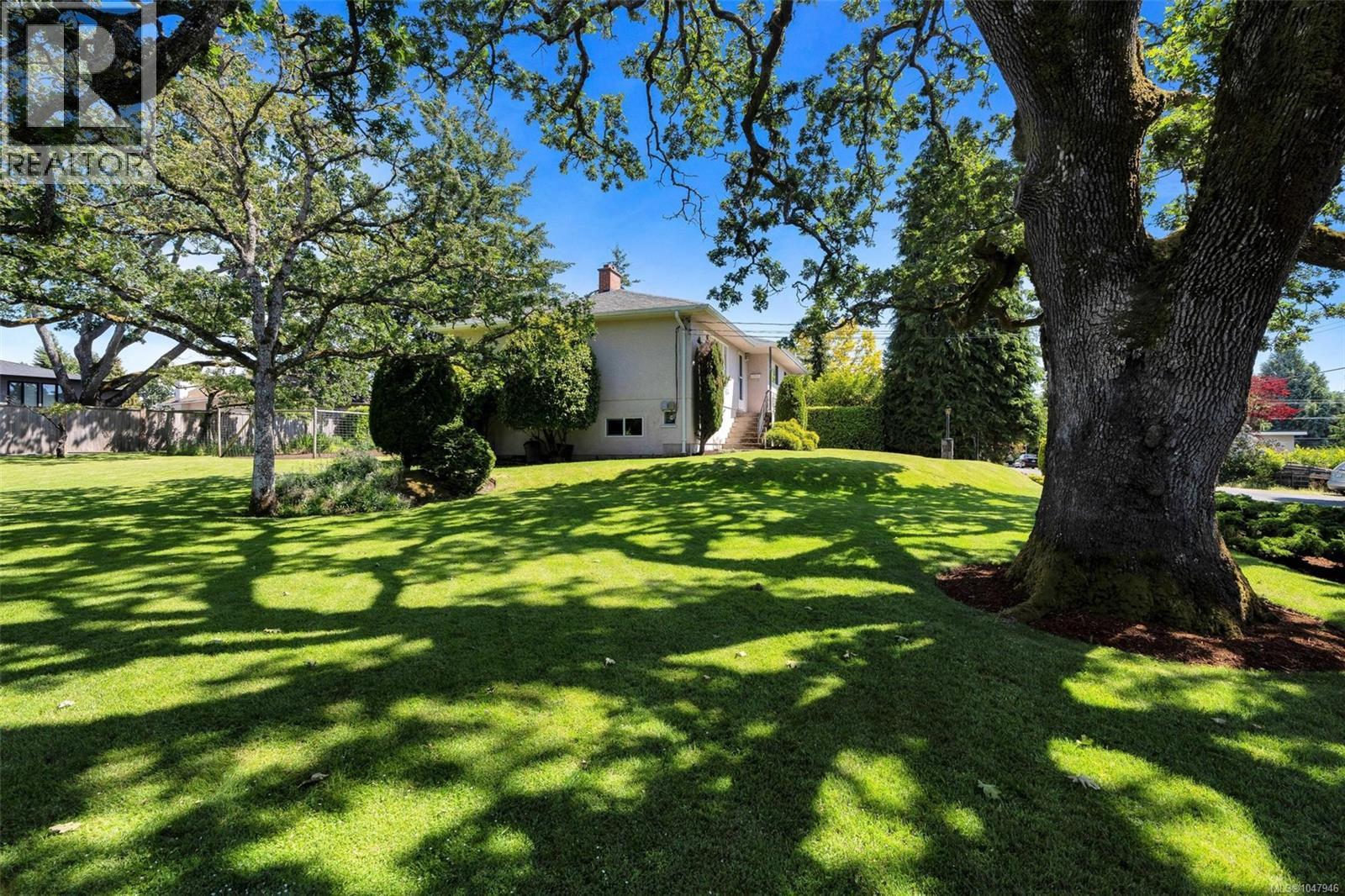  3973 Livingstone Avenue South, Saanich