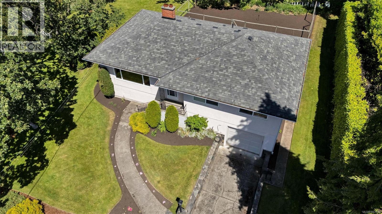  3973 Livingstone Avenue South, Saanich