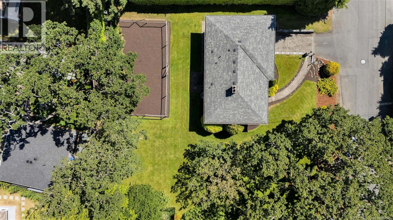 3973 Livingstone Avenue South, Saanich