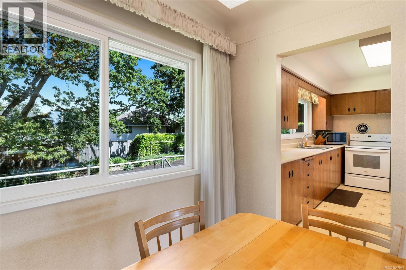  3973 Livingstone Avenue South, Saanich