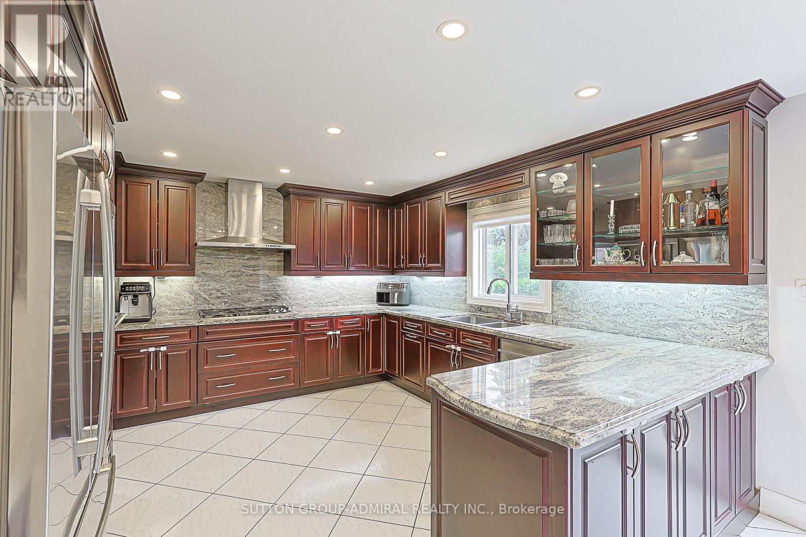 62 PICKETT CRESCENT - 13