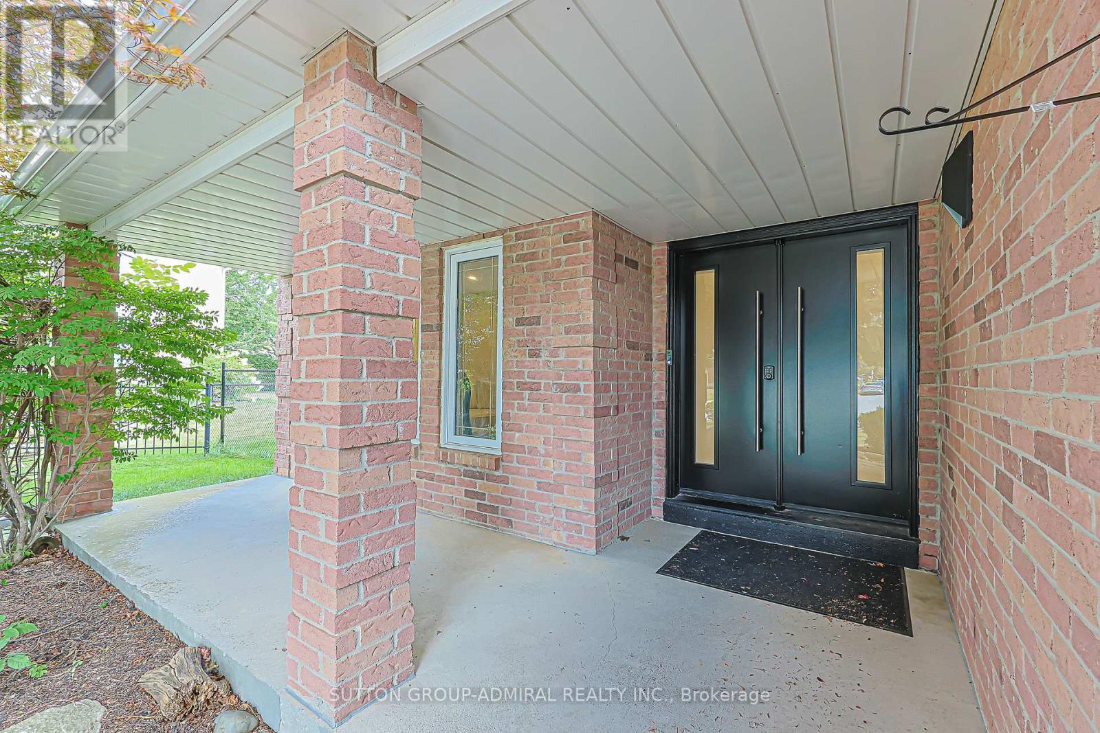 62 PICKETT CRESCENT - 2
