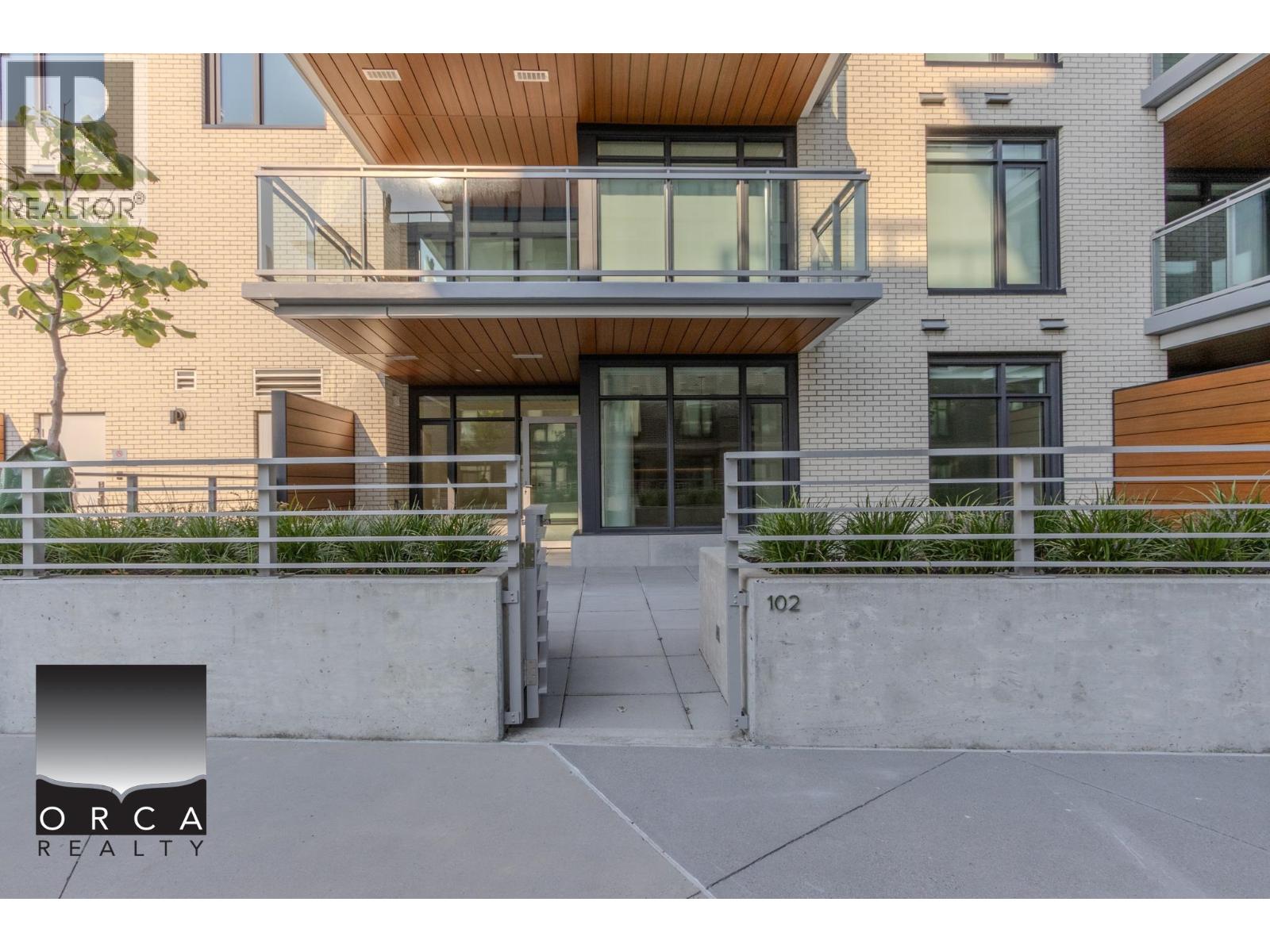 #102 777 HARBOUR Way, North Vancouver, British Columbia, V5T4R4, North Vancouver, British Columbia — photo 2 of 5