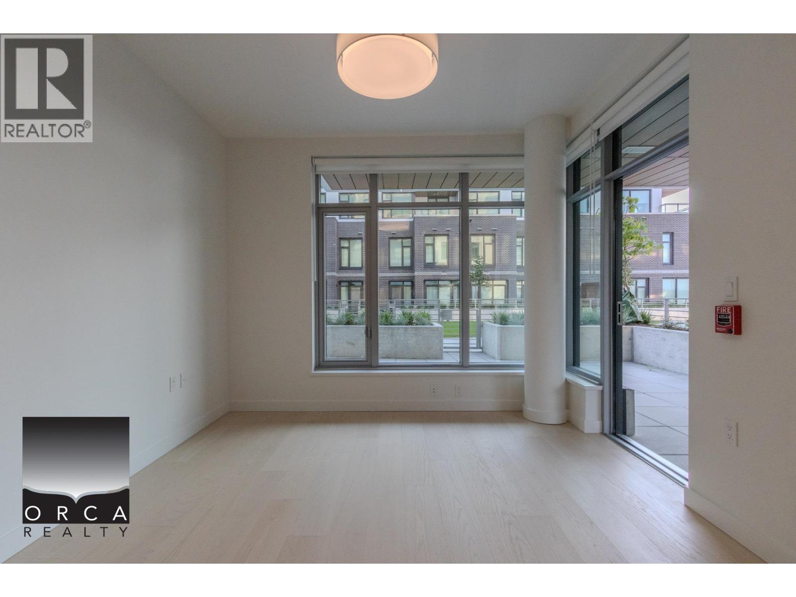 #102 777 HARBOUR Way, North Vancouver, British Columbia, V5T4R4, North Vancouver, British Columbia — photo 3 of 5