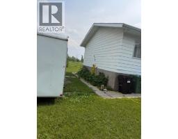 4pc Bathroom - 112 Huntstrom Drive Ne, Calgary, AB T2K5T5 Photo 11