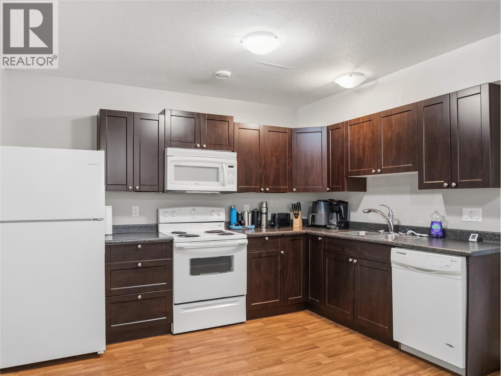 8206 18 Street - Image 40