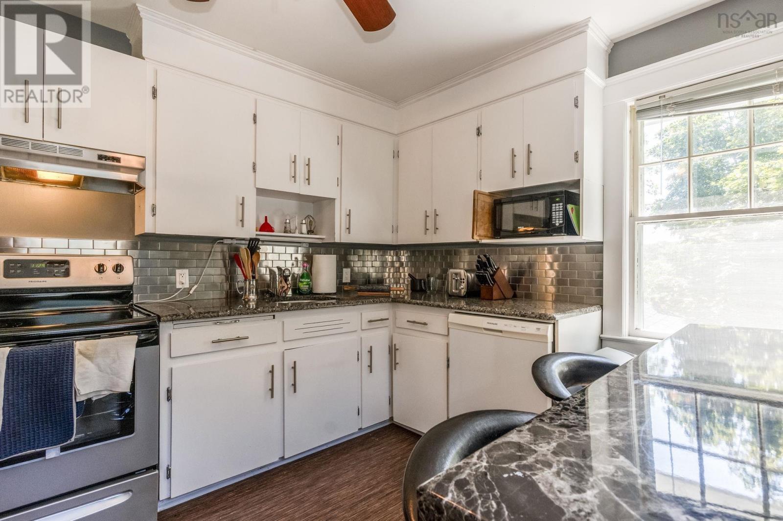 Property 26 of 36 of 68 Connaught Avenue