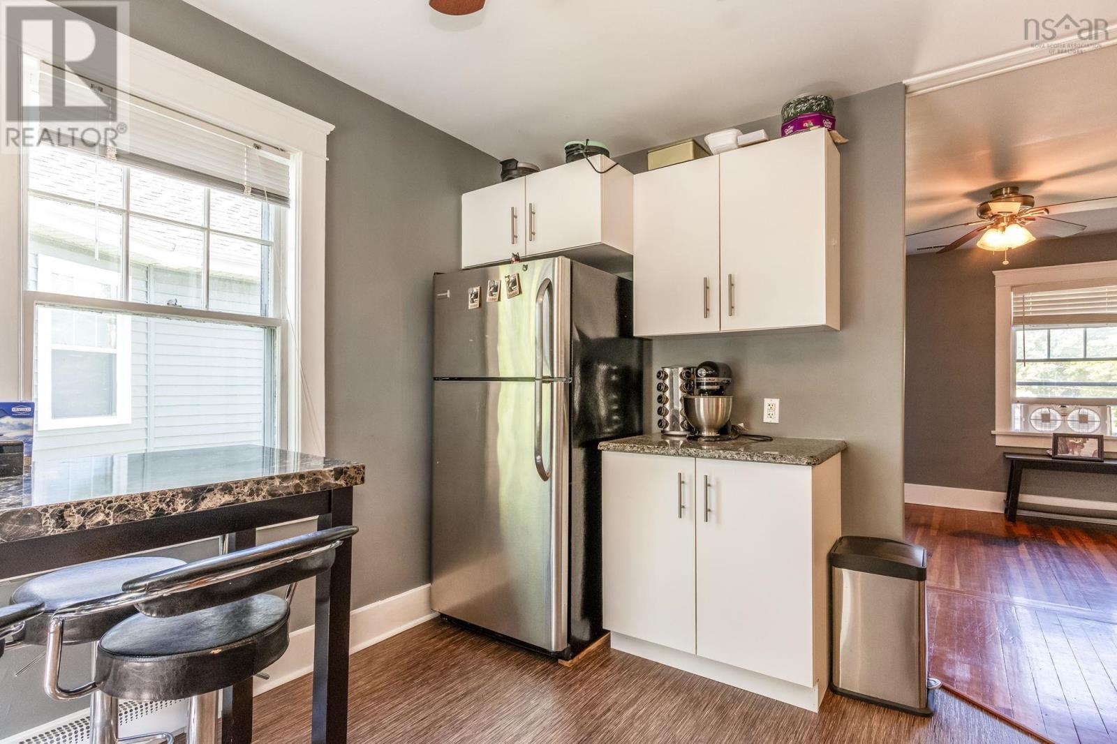 Property 28 of 36 of 68 Connaught Avenue