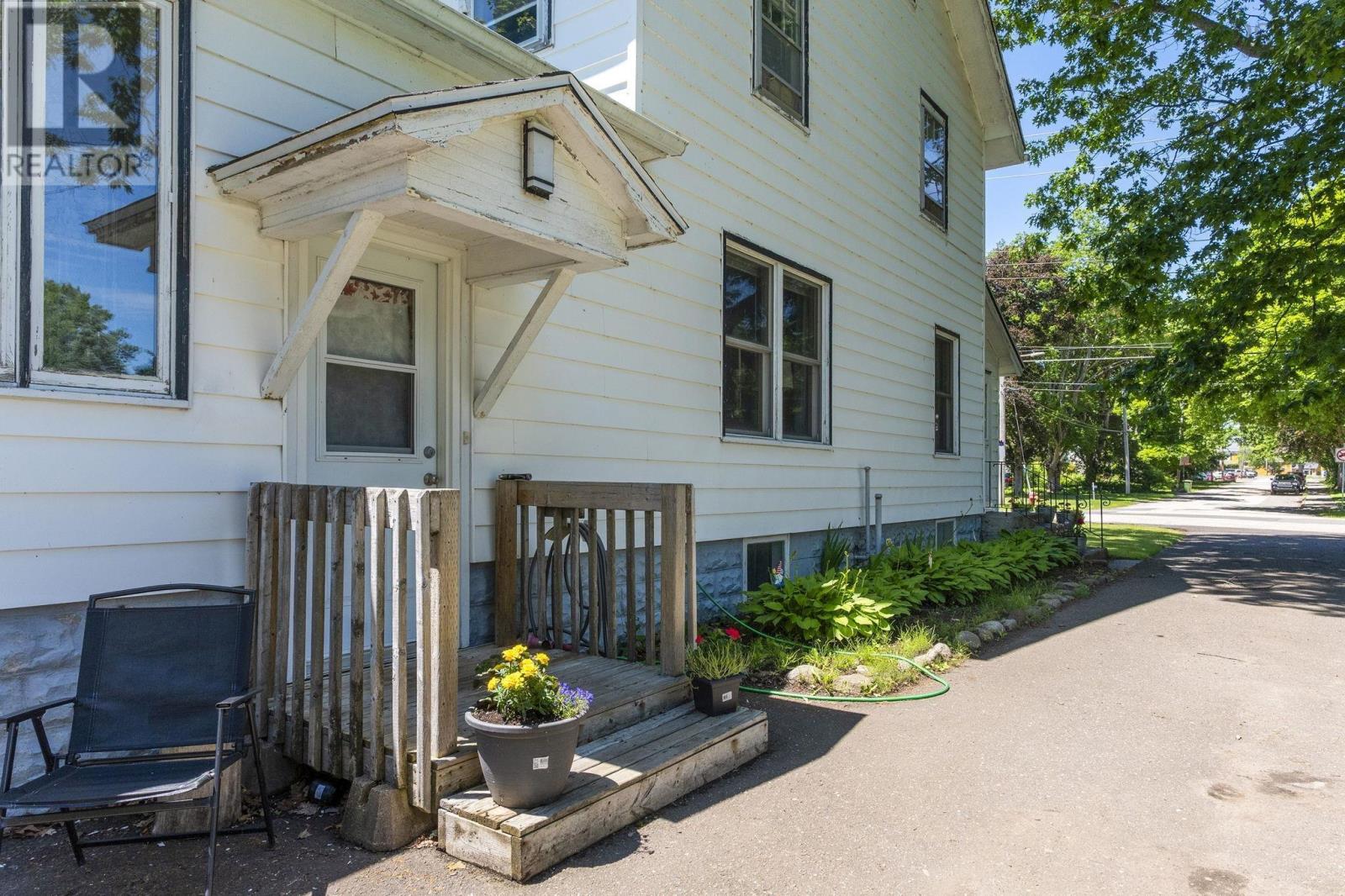 68 Connaught Avenue - 35