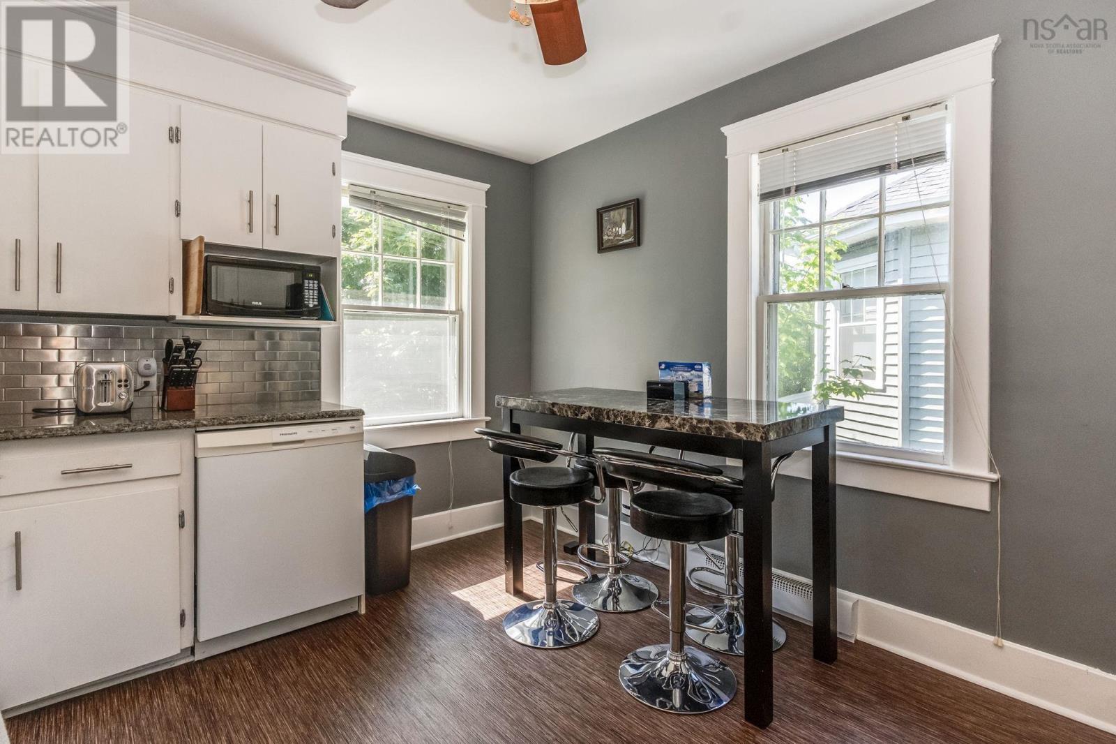 Property 30 of 36 of 68 Connaught Avenue