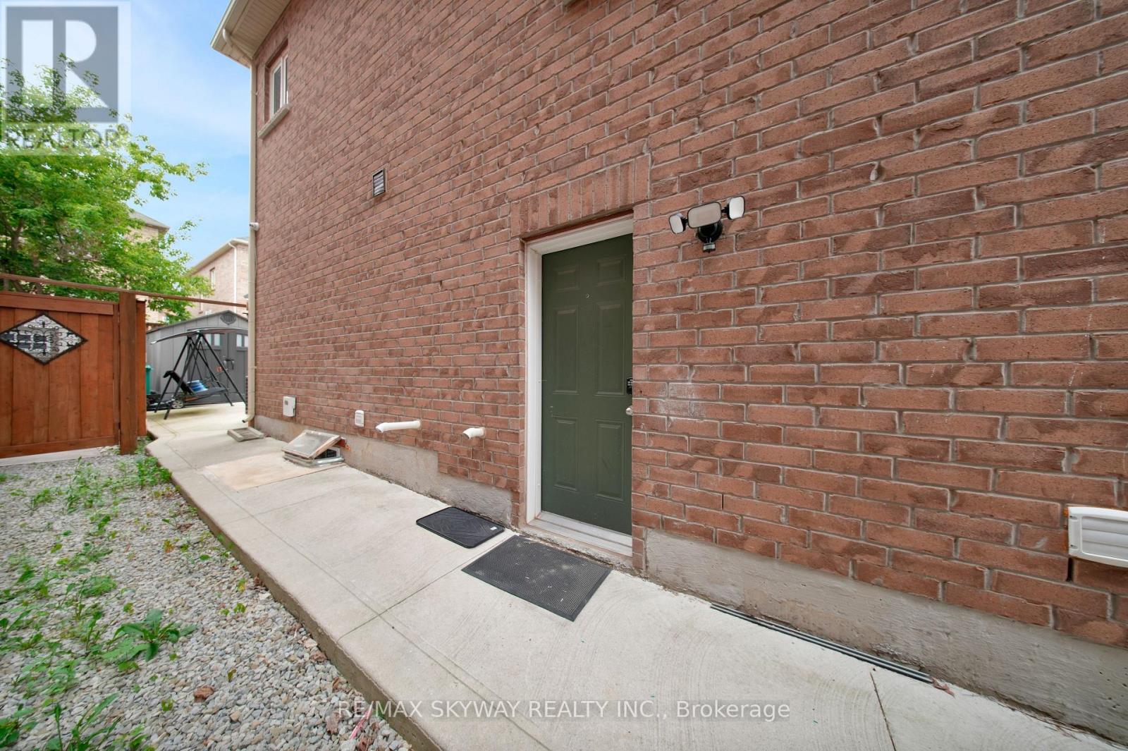 12 FITZGIBSON STREET - Image 30