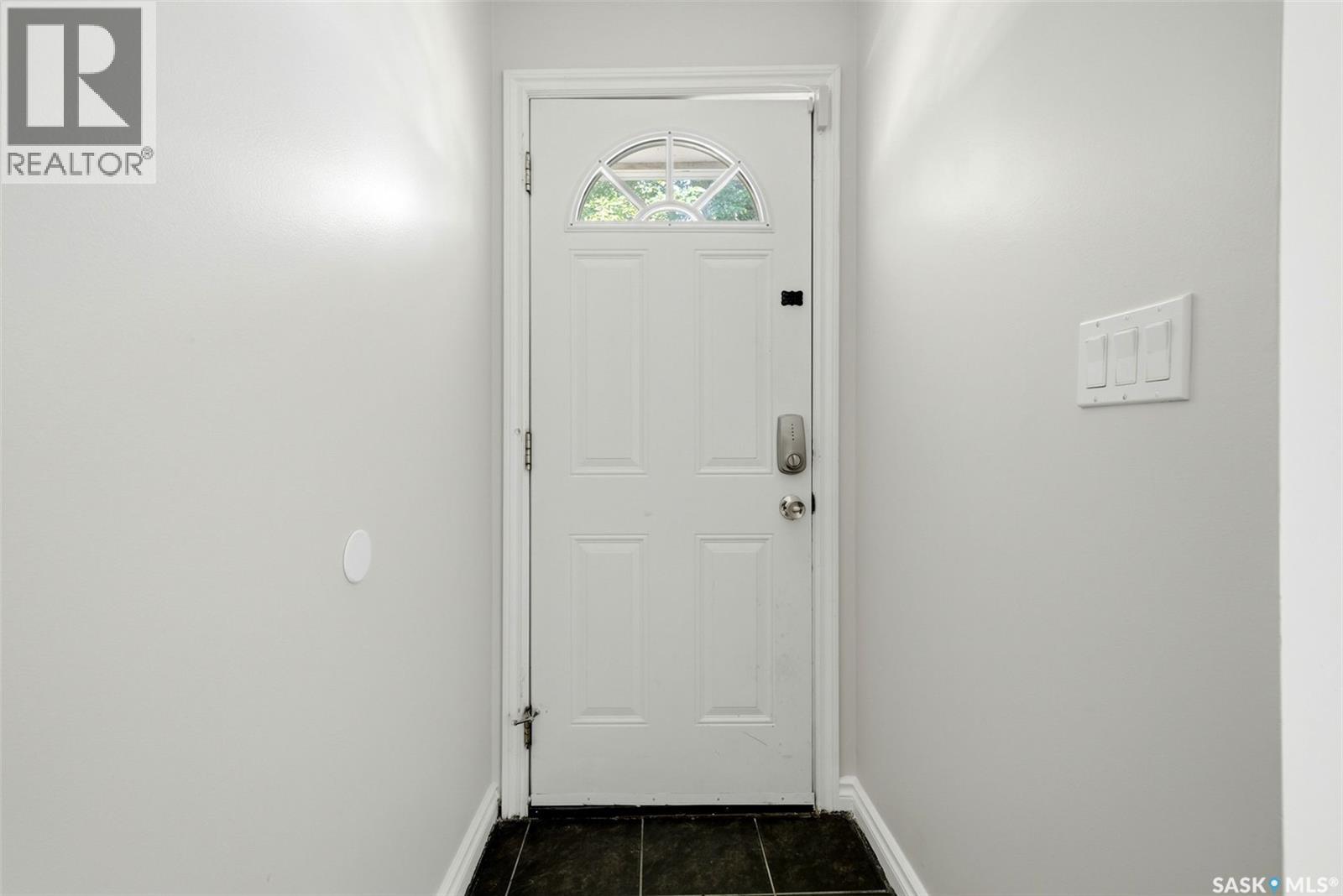 455 Froom CRESCENT - 2