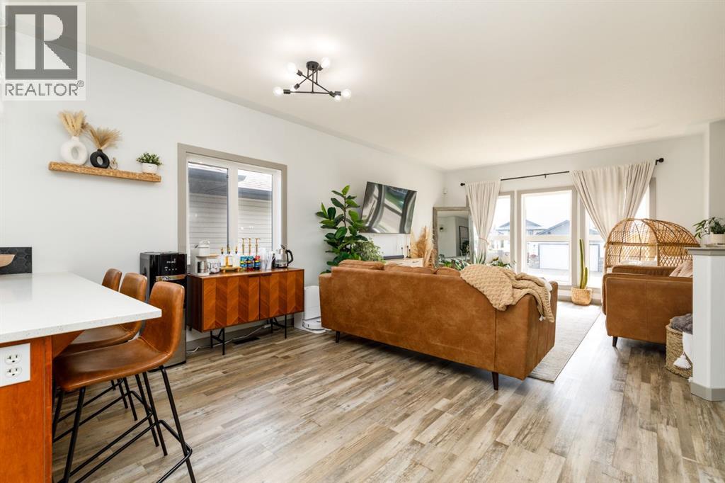 Listing photo – 42 Hawthorne Way, Penhold