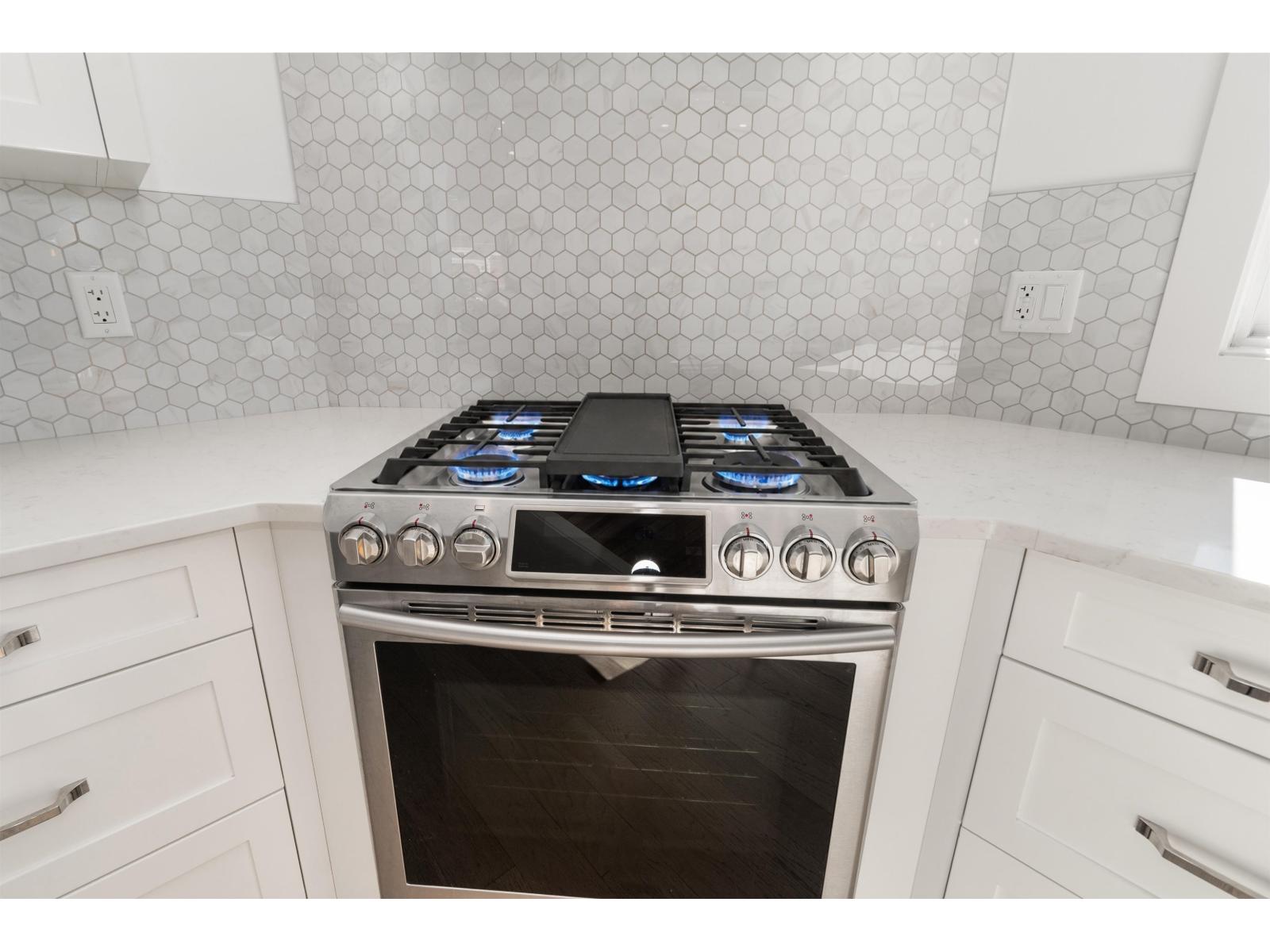 2 Bed, 3 Bath House for Sale in Abbotsford – 35834 TIMBERLANE DRIVE, Abbotsford – MLS# R3158840 - Image 9