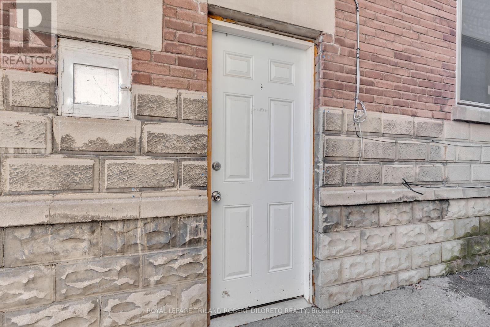 4 bedroom Multi-family interior view, 8 Bruce Street, London South (South F), Ontario