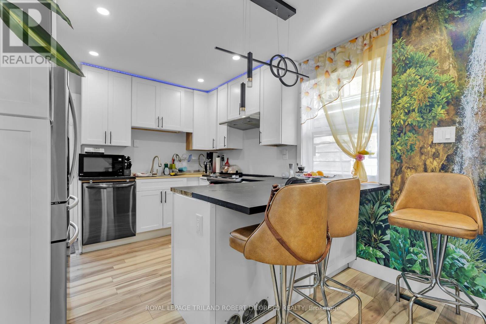 4 bedroom Multi-family interior view, 8 Bruce Street, London South (South F), Ontario