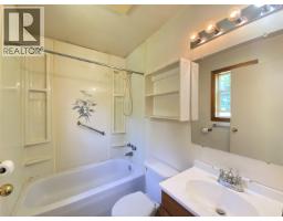 7188 Grossett Road, Bridge Lake, BC V0K1X2 Photo 16