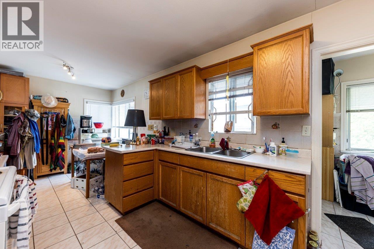 911 SPERLING AVENUE, Burnaby
