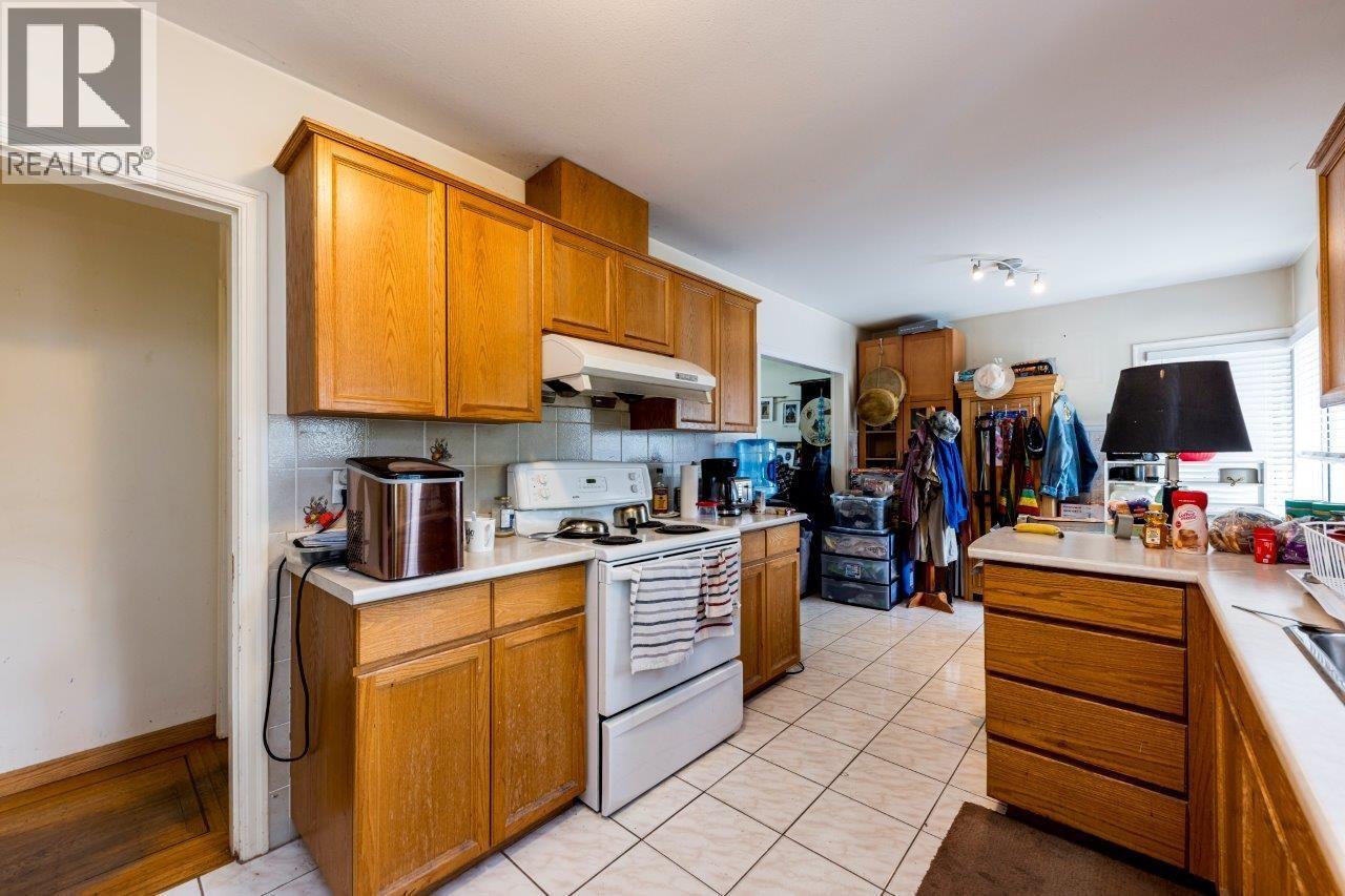 911 SPERLING AVENUE, Burnaby