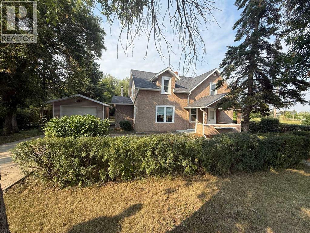 138 Trochu Avenue - 1