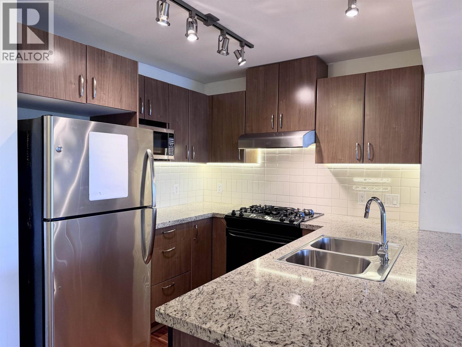 2 Bed, 2 Bath Apartment for Sale in Coquitlam – 402 3082 DAYANEE SPRINGS BOULEVARD, Coquitlam – MLS# R3159216 - Image 3