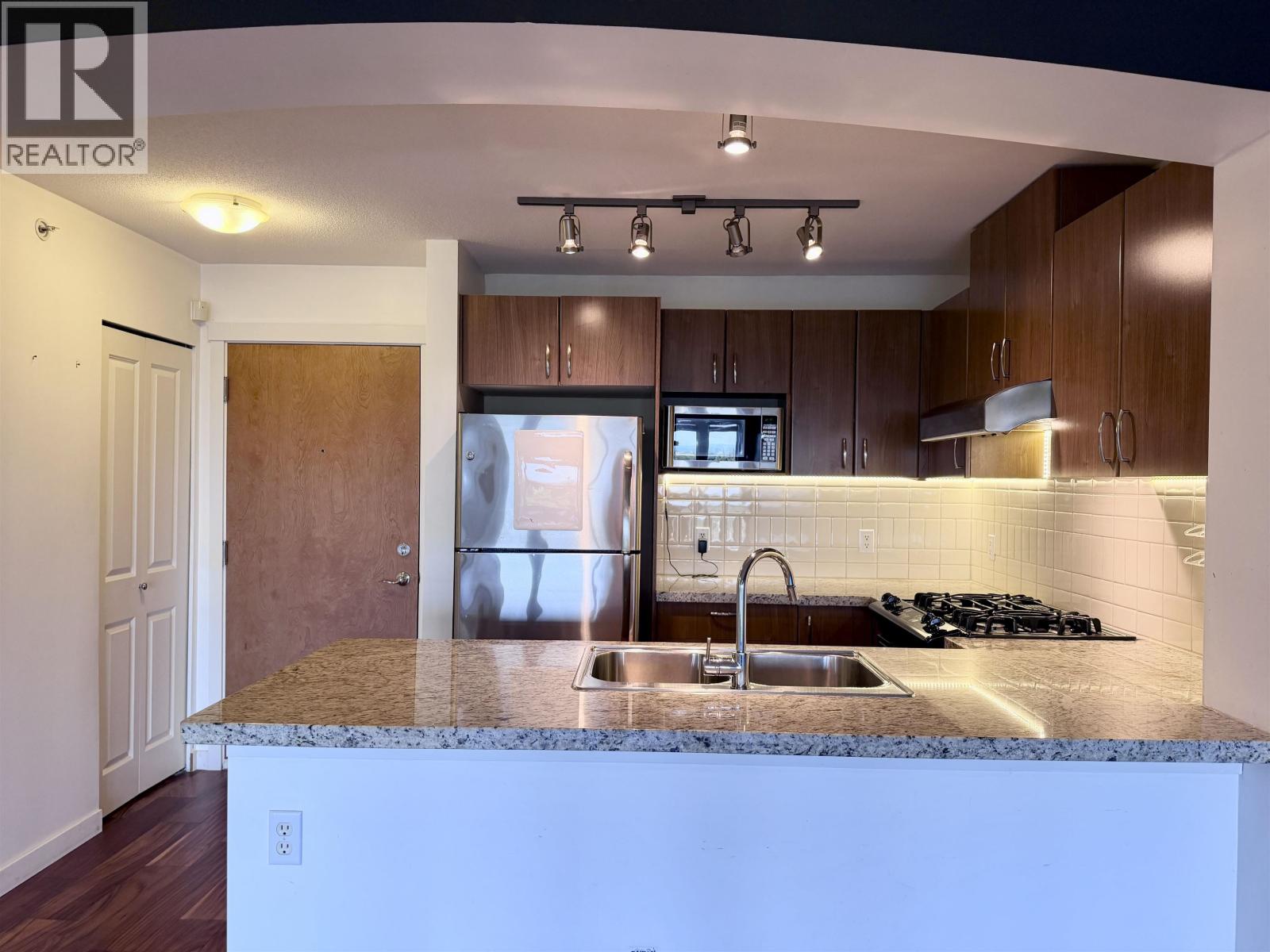 2 Bed, 2 Bath Apartment for Sale in Coquitlam – 402 3082 DAYANEE SPRINGS BOULEVARD, Coquitlam – MLS# R3159216 - Image 4