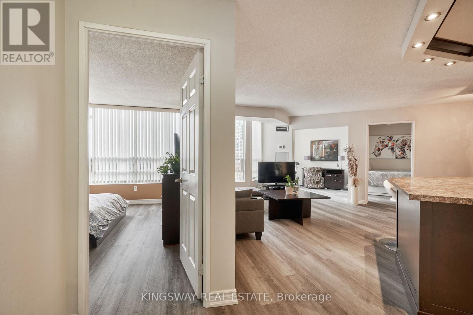 #510 50 KINGSBRIDGE GARDEN CIRCLE - 17