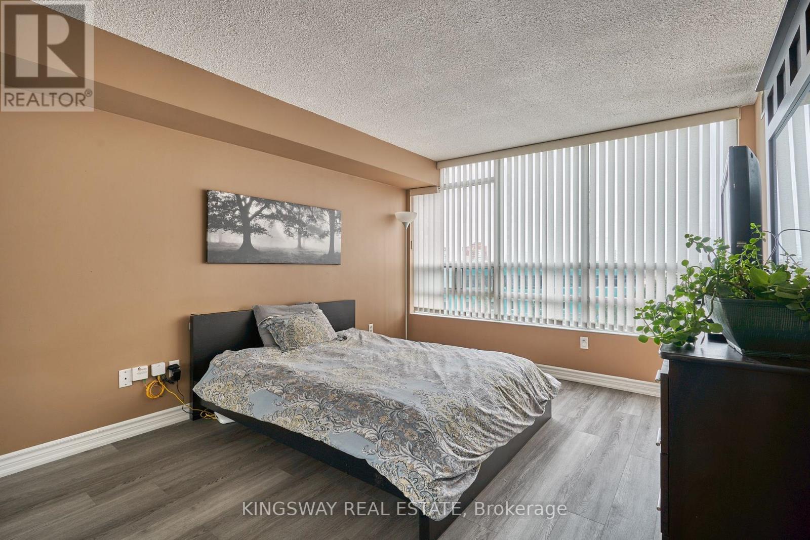 #510 50 KINGSBRIDGE GARDEN CIRCLE - 18