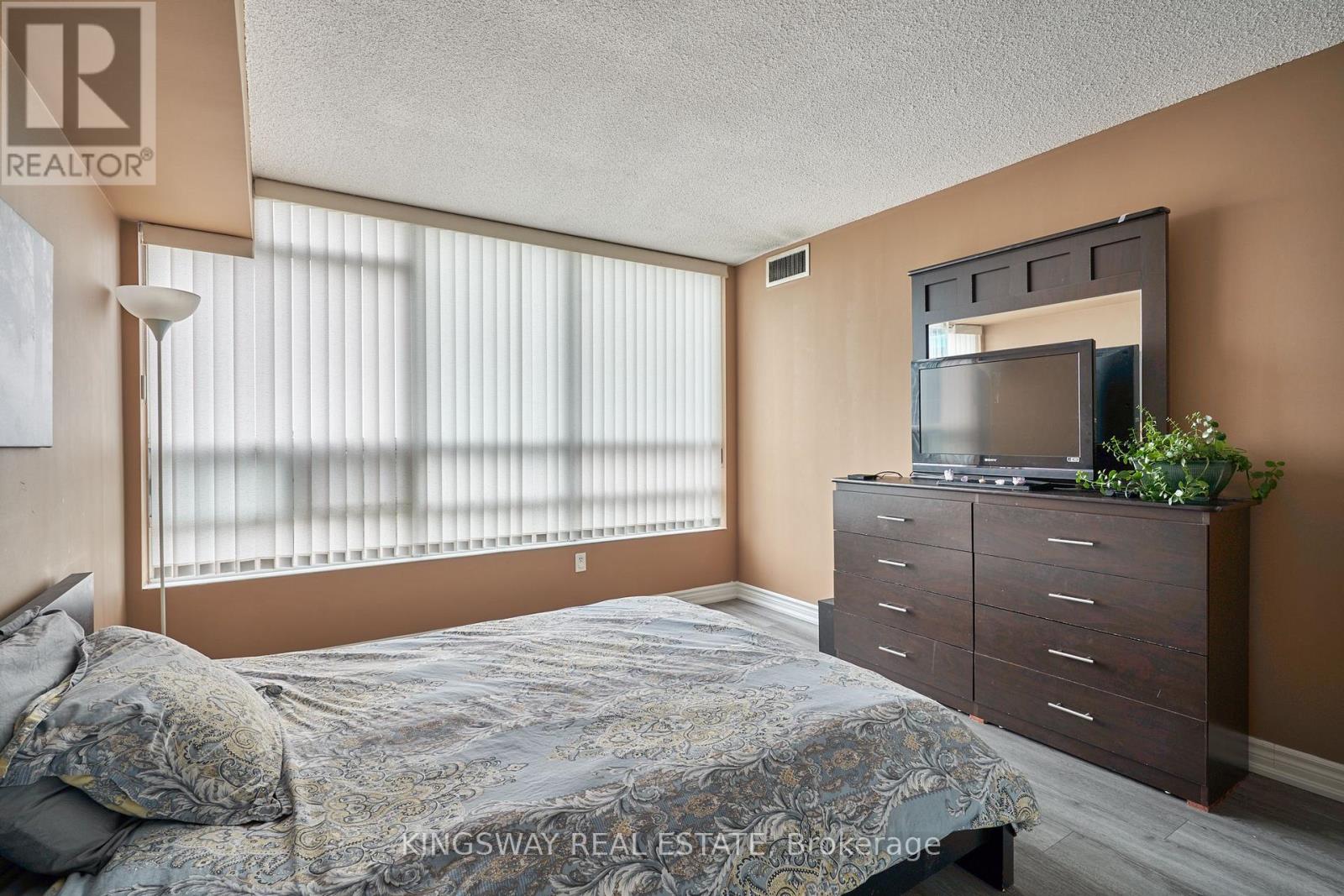 #510 50 KINGSBRIDGE GARDEN CIRCLE - 19