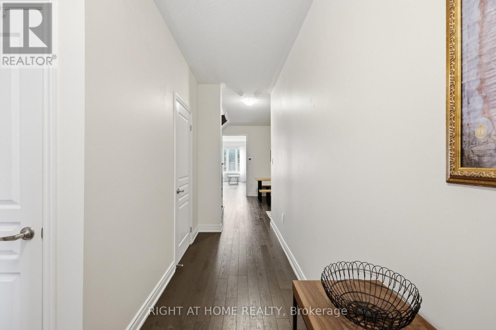 52 UPPER CANADA COURT - 5