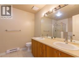 32 9229 University Crescent, Burnaby, BC V5A4Z2 Photo 16